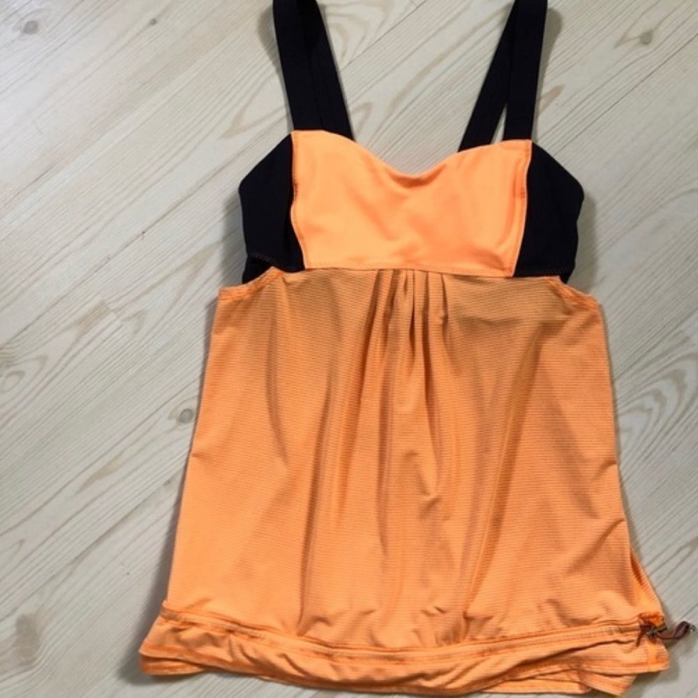 LULULEMON tank with bra​​